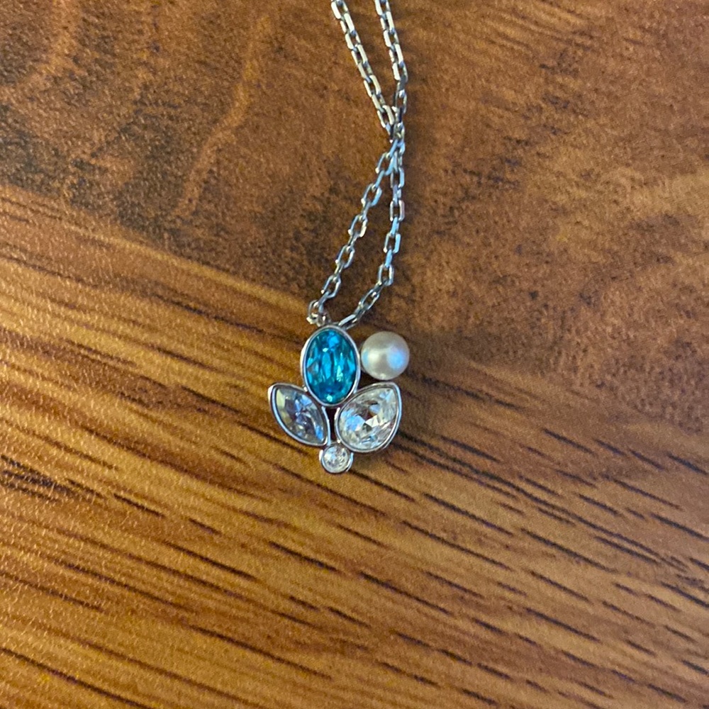 Swarovski Crystal flower design necklace